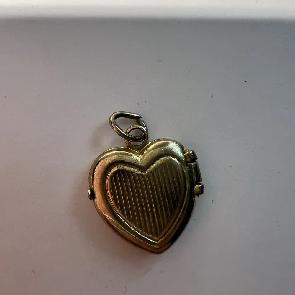 Vintage 1995 Danbury Mint Angel Pendant Necklace 17